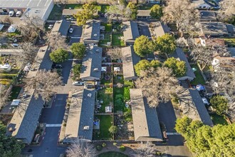 186 E Shasta Ave in Chico, CA - Foto de edificio - Building Photo