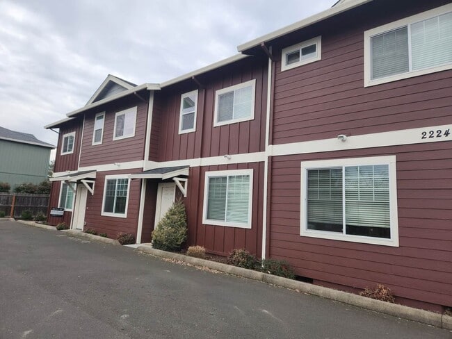 2224 Crater Lake Ave