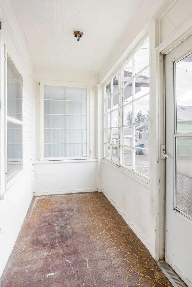 707 E Front St in Anaconda, MT - Foto de edificio - Building Photo