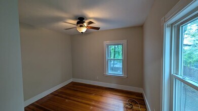 294 Boston Ave, Unit 1 in Medford, MA - Foto de edificio - Building Photo