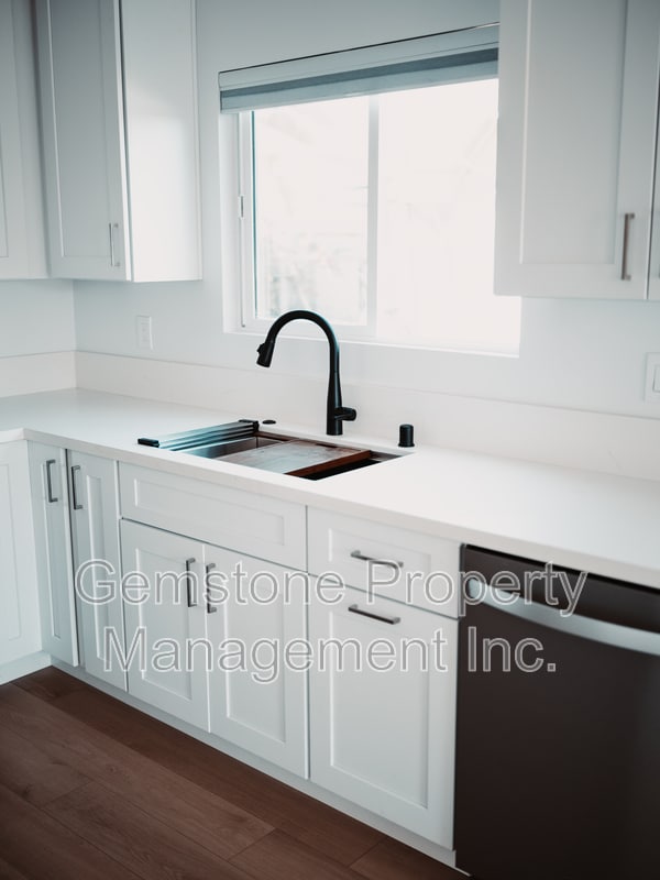 5263 Tipton St in San Diego, CA - Building Photo - Building Photo