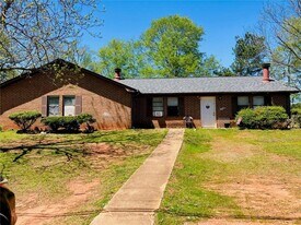125 Tanglewood Dr in Monroe, GA - Building Photo