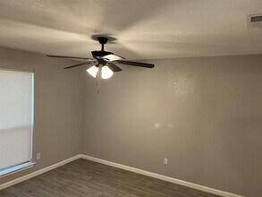 2411 Indigo Ln in Arlington, TX - Building Photo - Building Photo