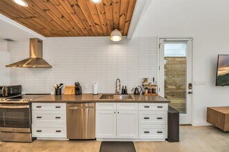 6161 Culberson St in Houston, TX - Building Photo - Building Photo
