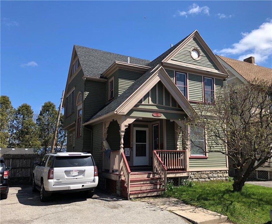 18 Canfield Pl in Rochester, NY - Building Photo