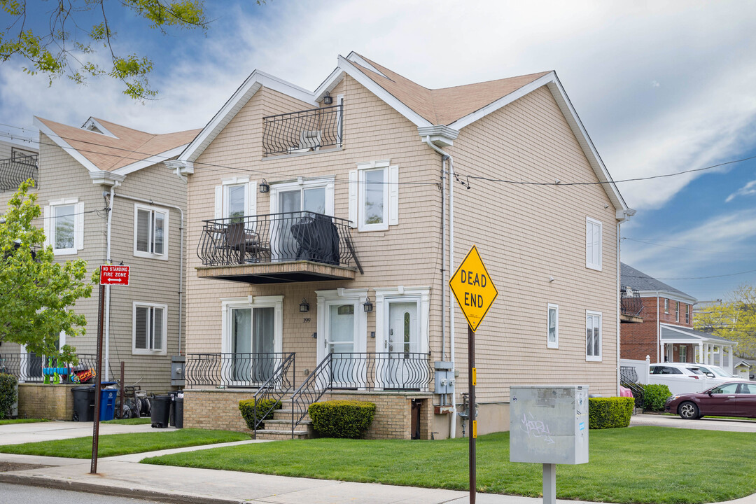 199 Beach 125th St in Rockaway Park, NY - Building Photo