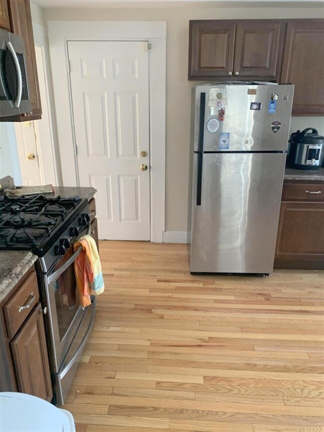 105 Brookline St, Unit 2 in Cambridge, MA - Building Photo - Building Photo