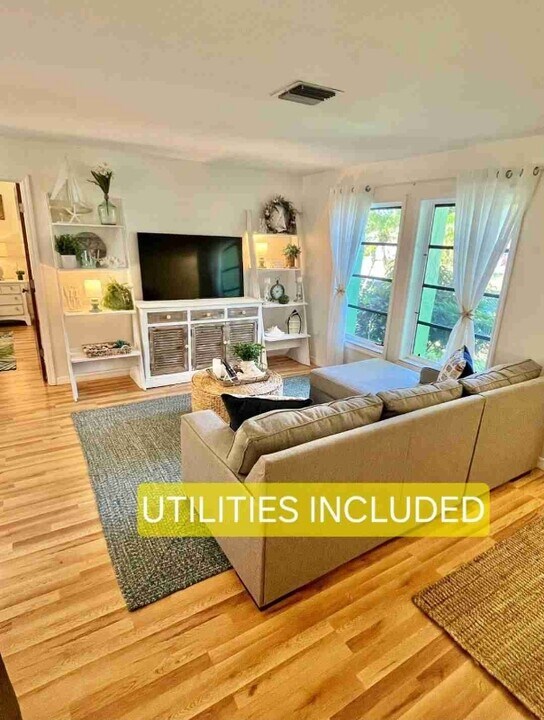3636 Roslyn Rd in Venice, FL - Building Photo