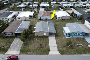 220 Ocean Reef Ln in Naples, FL - Building Photo