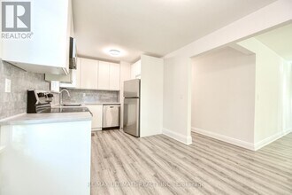 39 Westhead Rd in Toronto, ON - Building Photo - Building Photo