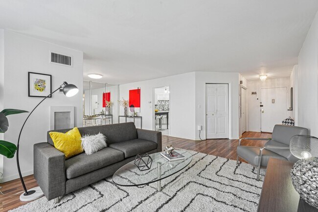 530 Harmon Cove Tower in Secaucus, NJ - Building Photo - Building Photo