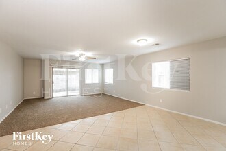 8338 W Hughes Dr in Tolleson, AZ - Foto de edificio - Building Photo