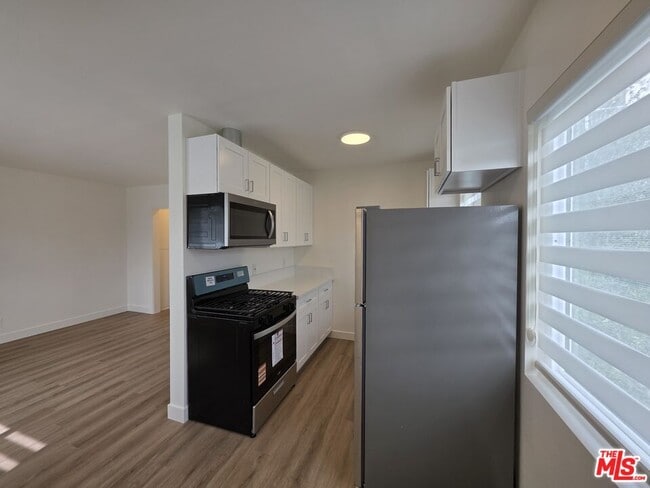 2009 Carnegie Ln in Redondo Beach, CA - Building Photo - Building Photo