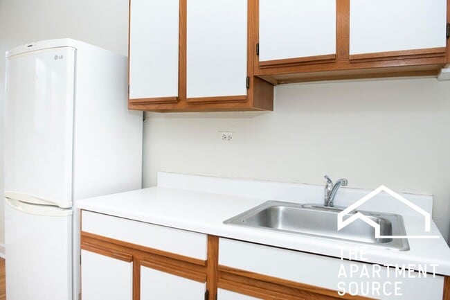 property at 3345 N Marshfield Ave