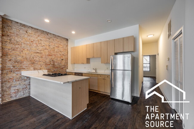 property at 2833 W Medill Ave