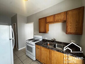 7658 S Marquette Ave in Chicago, IL - Building Photo - Building Photo