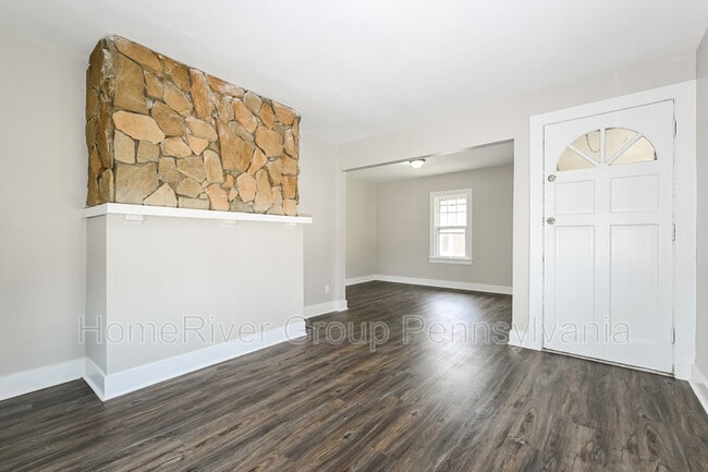 104 Jordan St in Bethel Park, PA - Foto de edificio - Building Photo