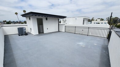 2637 S Cochran Ave, Unit 2637 in Los Angeles, CA - Foto de edificio - Building Photo