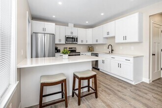 242 Atlantic Ave in Hull, MA - Foto de edificio - Building Photo