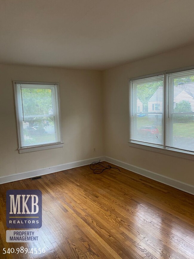 property at 2742 Lansing Dr SW
