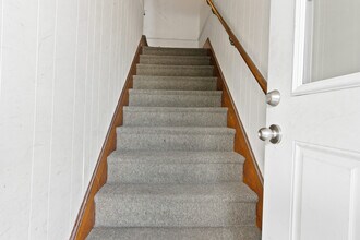 30 Cutts Ave, Unit 2 in Saco, ME - Foto de edificio - Building Photo