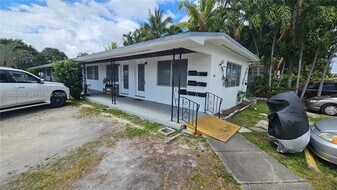 2308 Grant St in Hollywood, FL - Building Photo