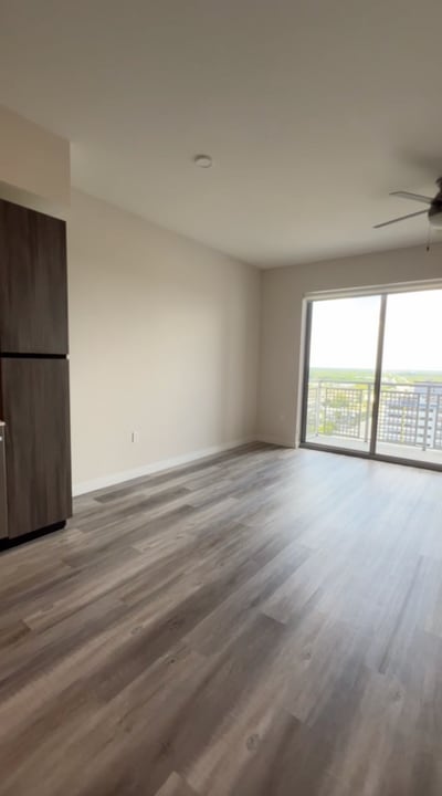 9350 S Dixie Hwy, Unit 1818 in Kendall, FL - Building Photo
