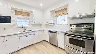 1052 King St E in Oshawa, ON - Building Photo - Building Photo