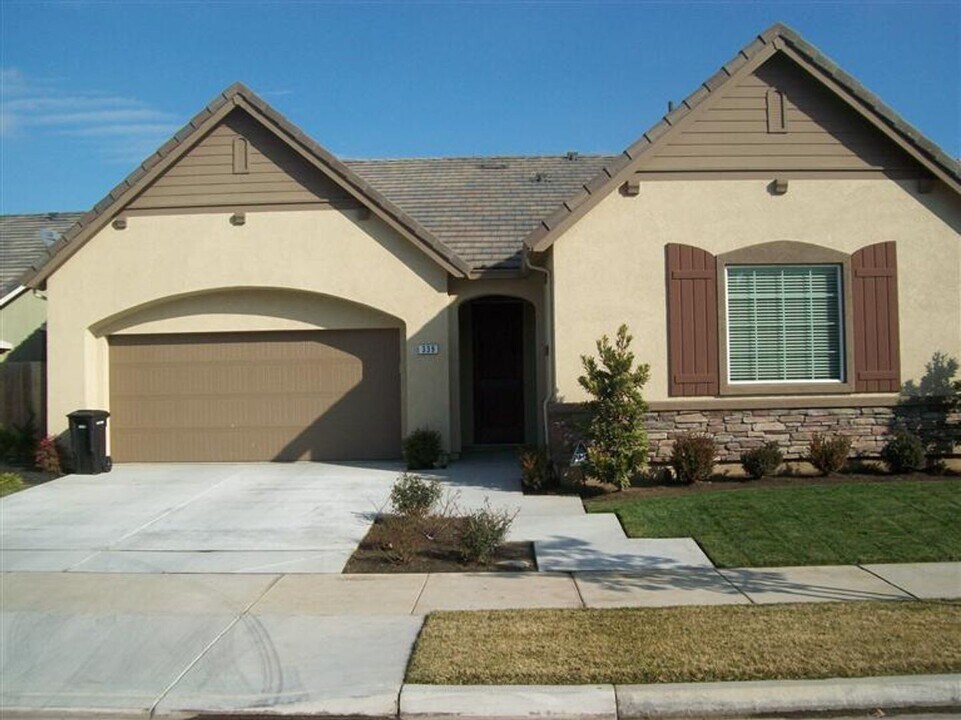 339 Applegate Dr in Oakdale, CA - Building Photo