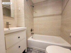 239 E 51st St in New York, NY - Building Photo - Building Photo