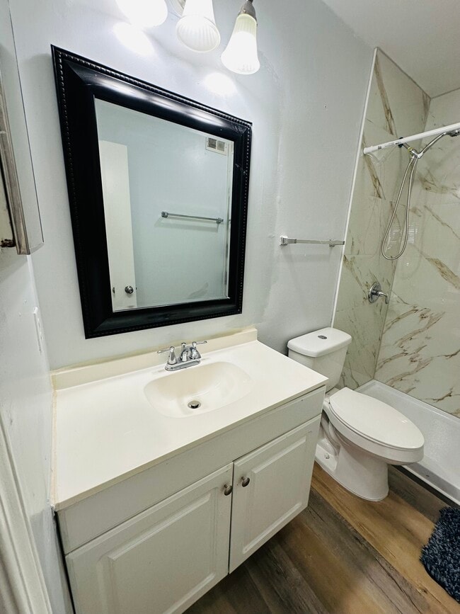 property at 2425 Oxford Pl