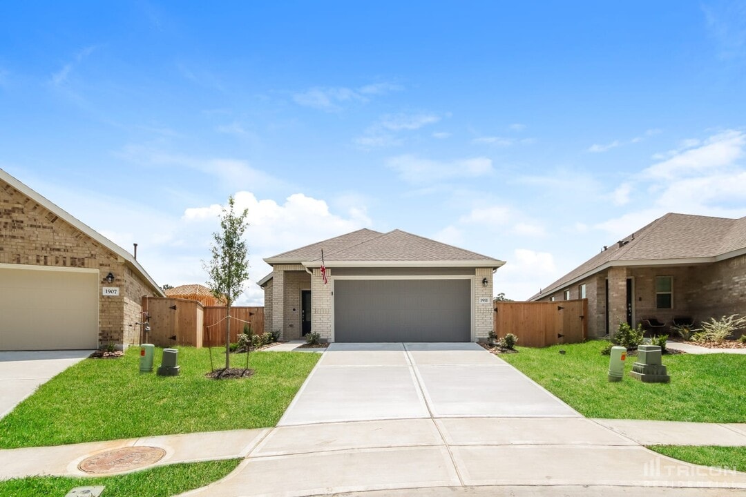 1911 Ballesteros St in Crosby, TX - Building Photo