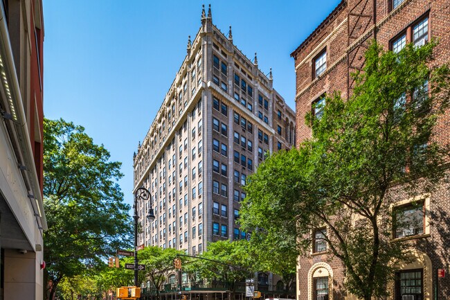 130 Clinton St in Brooklyn, NY - Foto de edificio - Building Photo