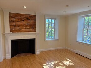 147 State St, Unit 4 in Portsmouth, NH - Building Photo - Building Photo