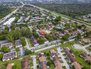 345 W Laurel Dr in Margate, FL - Foto de edificio - Building Photo