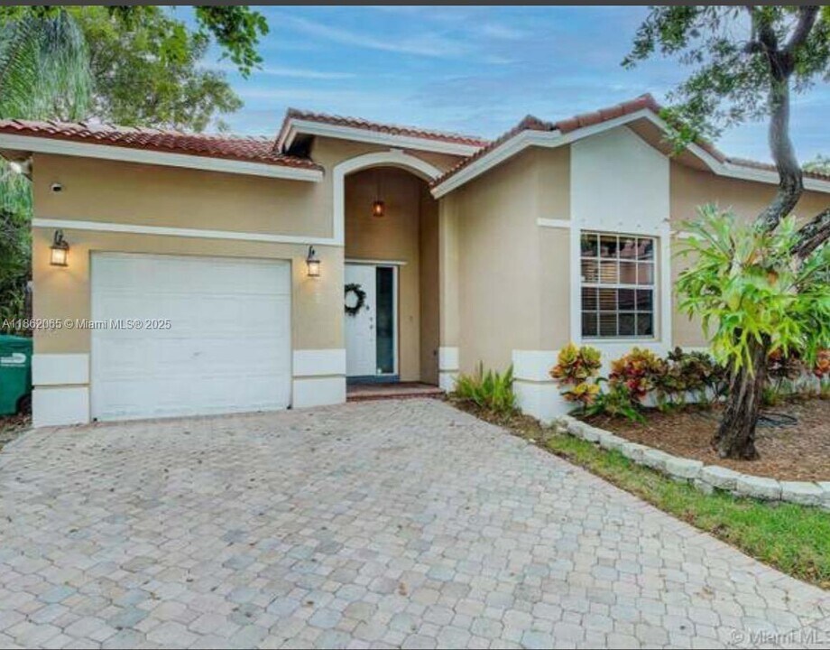 9000 SW 215th Terrace in Cutler Bay, FL - Building Photo