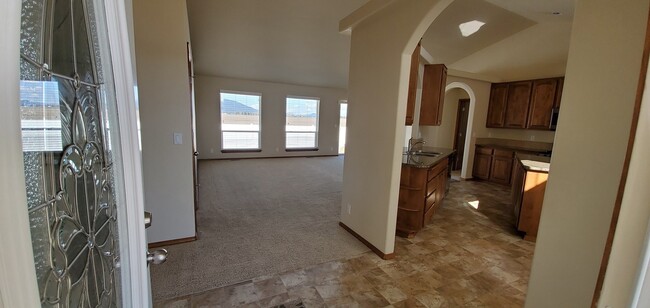 1811 E Warm Springs Ave in Post Falls, ID - Building Photo - Building Photo
