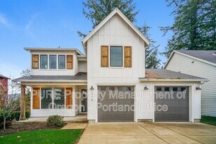 995 SE Olive Way in Estacada, OR - Building Photo