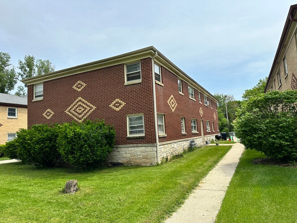 2950 S 60th St, Unit #2 in Milwaukee, WI - Building Photo