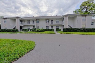 1357 Churchill Cir in Naples, FL - Building Photo