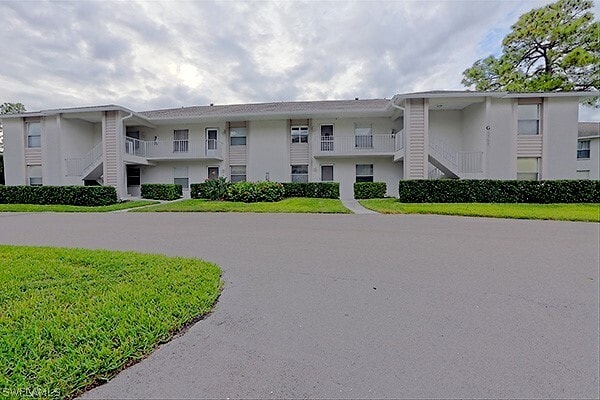 1357 Churchill Cir in Naples, FL - Building Photo