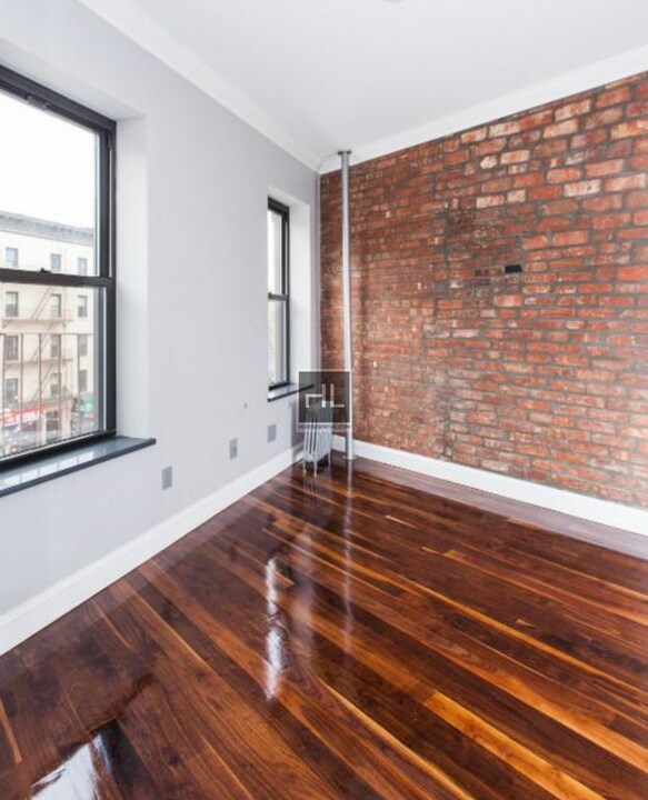 Amsterdam Ave in New York, NY - Building Photo