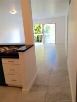 7845 Camino Real in Miami, FL - Building Photo