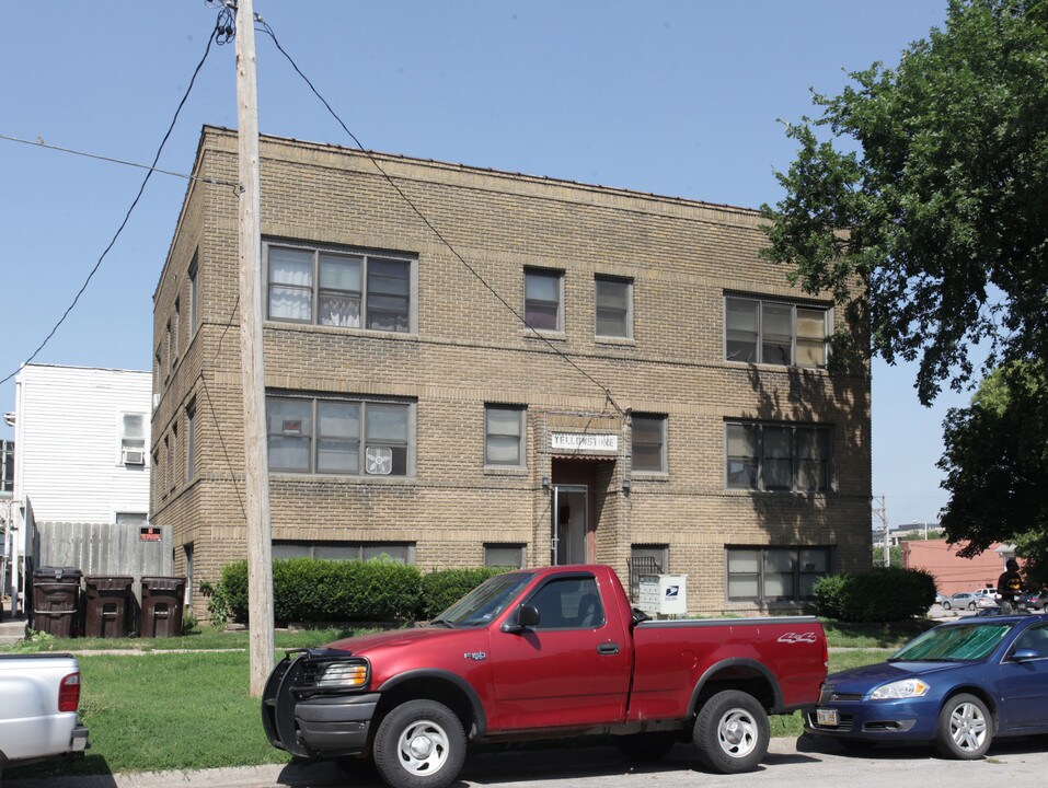 Yellowstone in Lincoln, NE - Building Photo