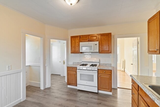 64 Grant St, Unit 3 in Somerville, MA - Foto de edificio - Building Photo