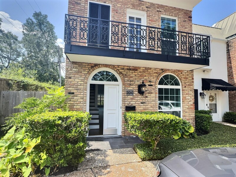 2010 Stoney Brook Dr in Houston, TX - Building Photo