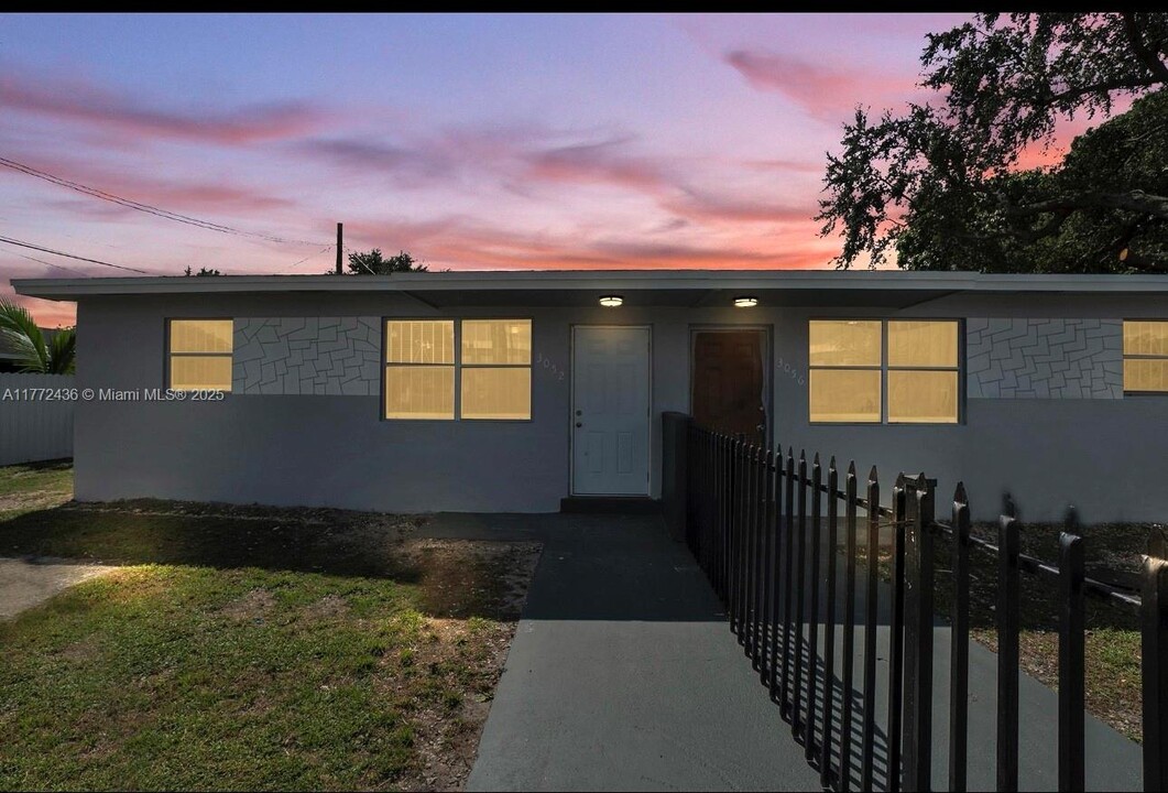 3056 NW 78th St in Miami, FL - Building Photo