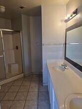 37210 Sabal Ave in Palmdale, CA - Foto de edificio - Building Photo