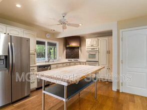 27 Niven Way in Larkspur, CA - Building Photo - Building Photo