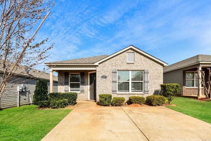 16419 Waterbury Ln in Moundville, AL - Building Photo